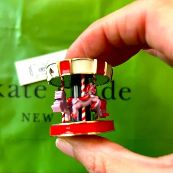 Kate Spade ✨🎁🎠 carousel keychain charm NWT - Picture 6 of 9